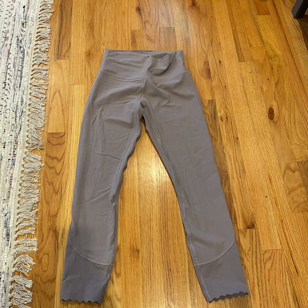 Lululemon Women’s Align Scalloped Legging. Size 8.